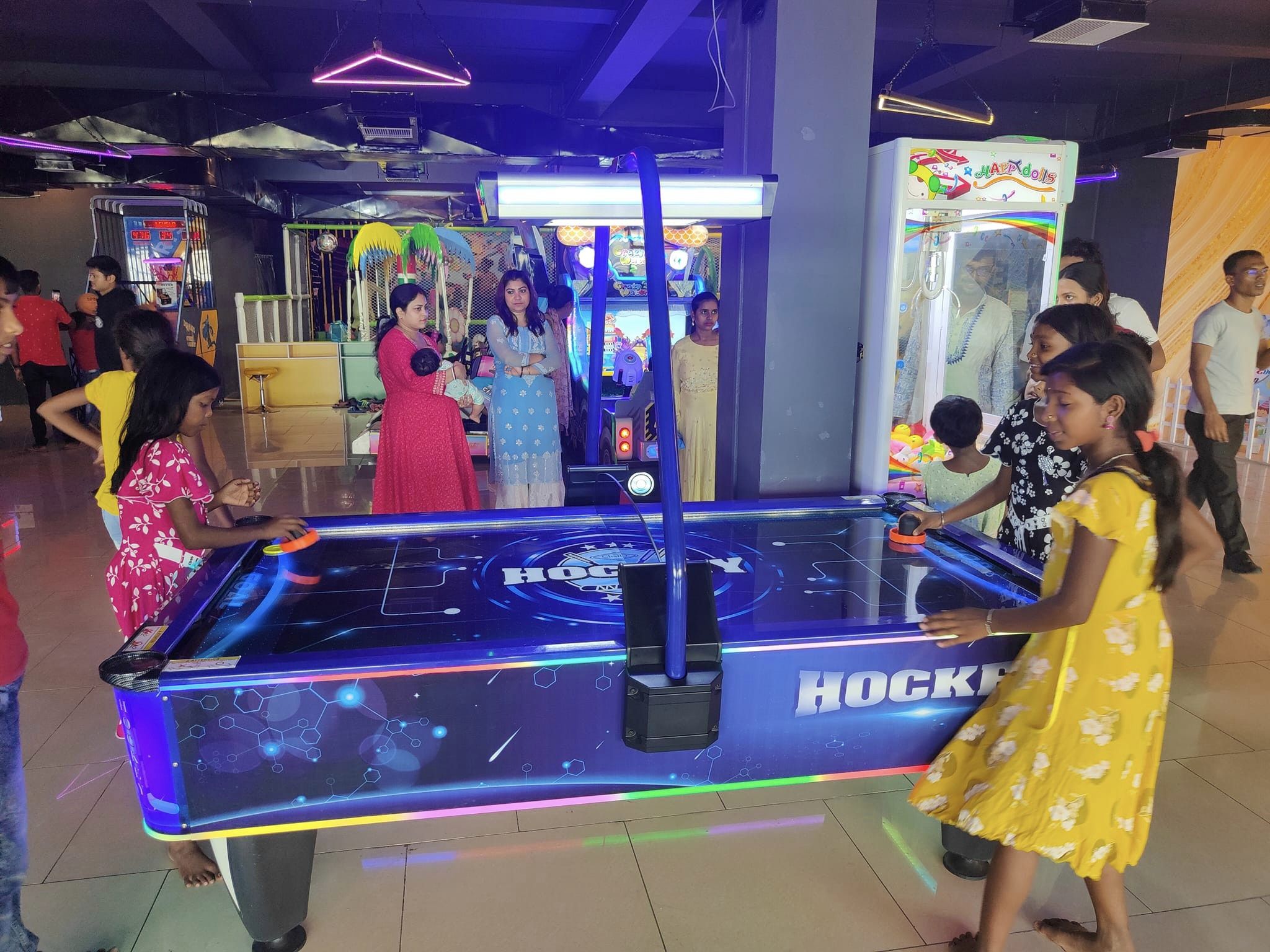 What are the benefits of playing hockey? Let's take a look at some hockey at Ifun park.