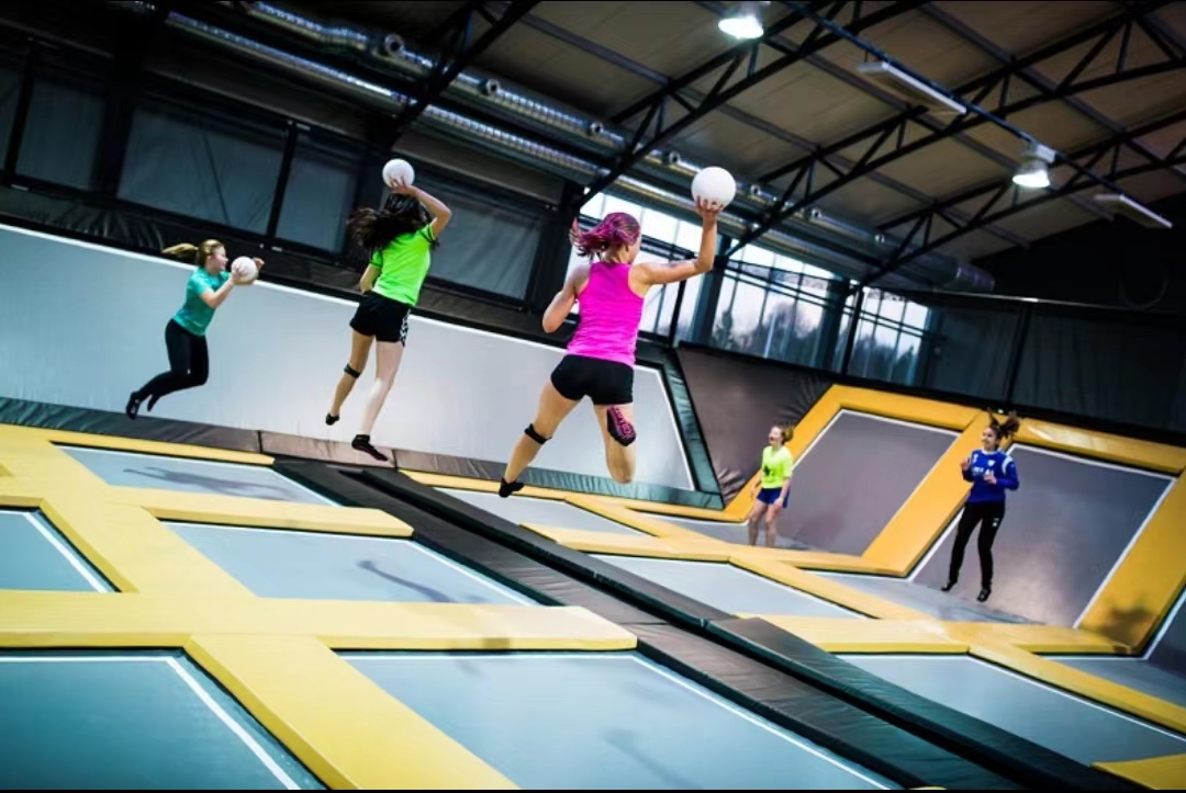 Trampoline party, let the children enjoy the energy!